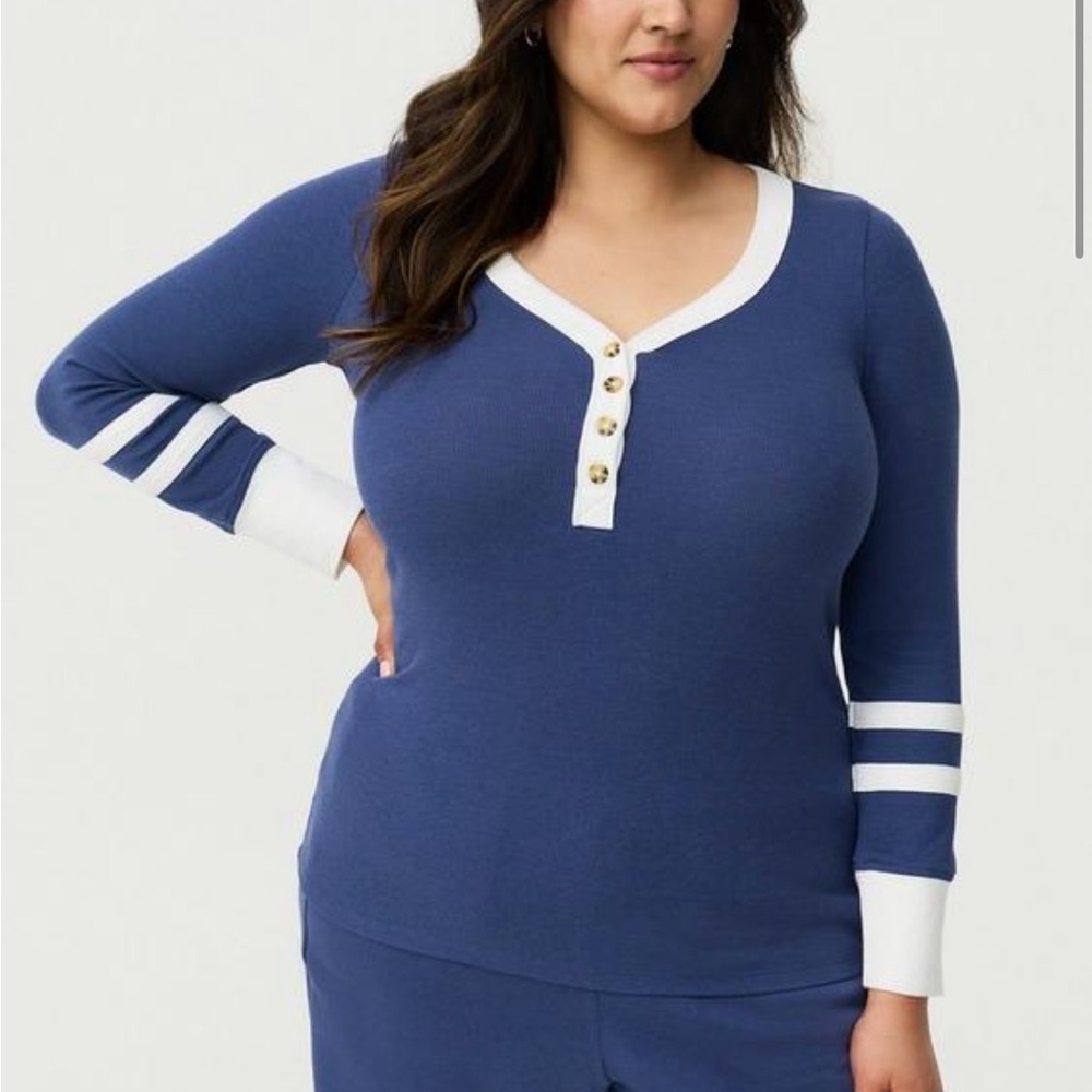 Torrid NWT Blue and White Ribbed Henley Varsity Long Sleeve Top - Picture 8 of 9